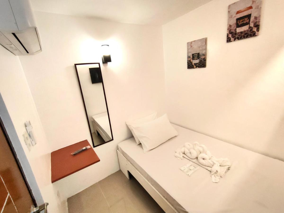 E Relaxed Haven Transient House Hotel Pasay Bagian luar foto
